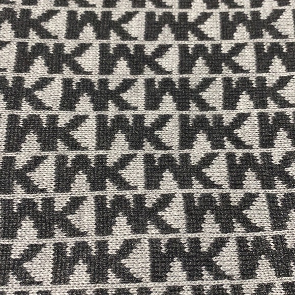 NWOT Michael Kors || Woman’s doble side scarf 🧣 - Picture 7 of 8